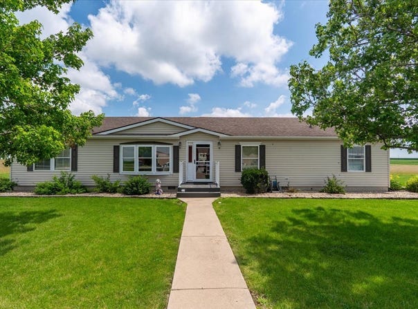 26151 E 2500 N Road, Lexington, IL 61753
