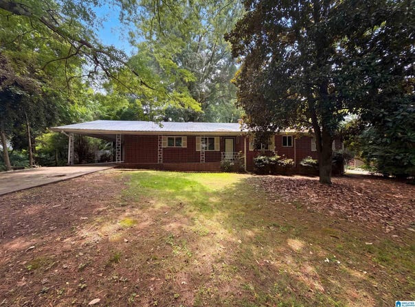 127 WALKER AVENUE, HUEYTOWN, AL 35023