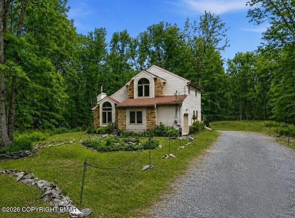 3176 Bluebird Drive, Bushkill, PA 18324