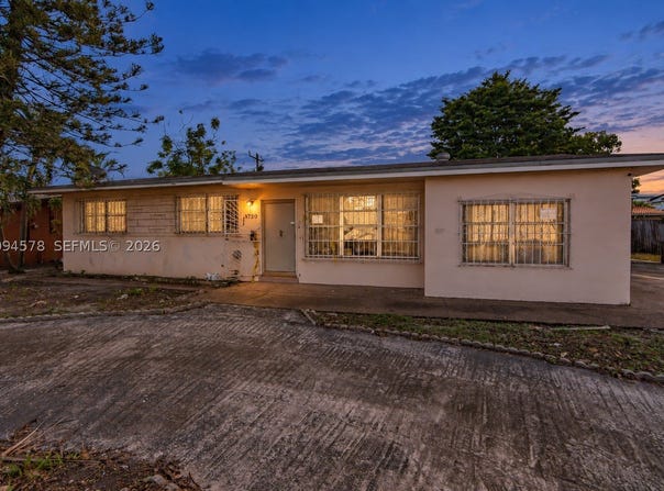 4730 W 8th Ave, Hialeah, FL 33012