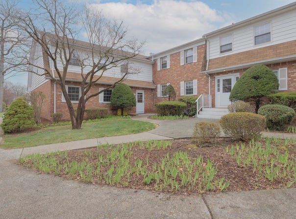 62 Parkside Drive, Suffern, NY 10901