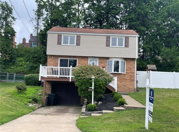 618 Arbor Ln, Pleasant Hills, PA 15236