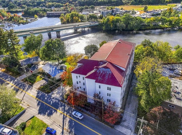 96 River Road, Manchester, NH 03104