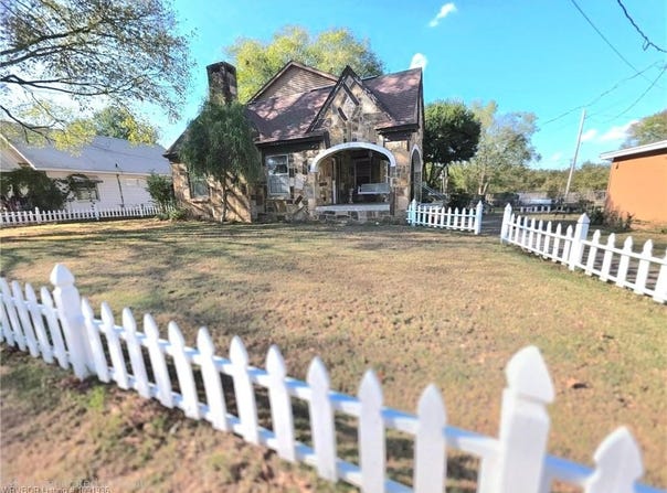 612 W School ST, Ozark, AR 72949