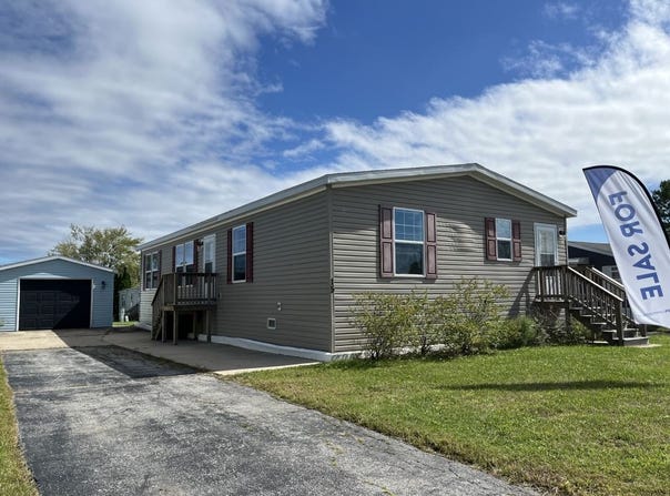 15 Bluebird Lane, Beecher, IL 60401
