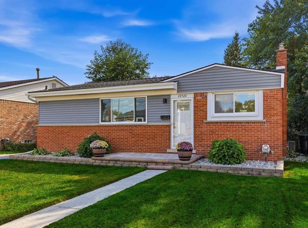 22520 Raymond Street, Saint Clair Shores, MI 48082