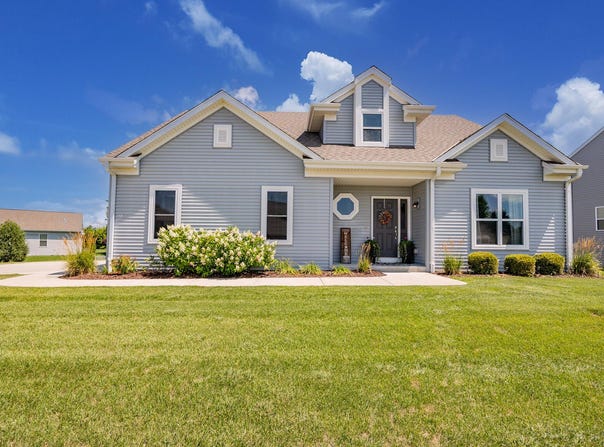221 Arbor Point Ave, West Bend, WI 53095
