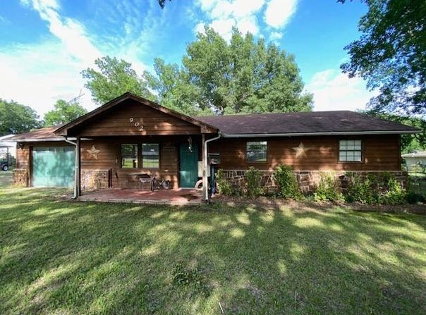 902 N Delaware, Chouteau, OK 74337