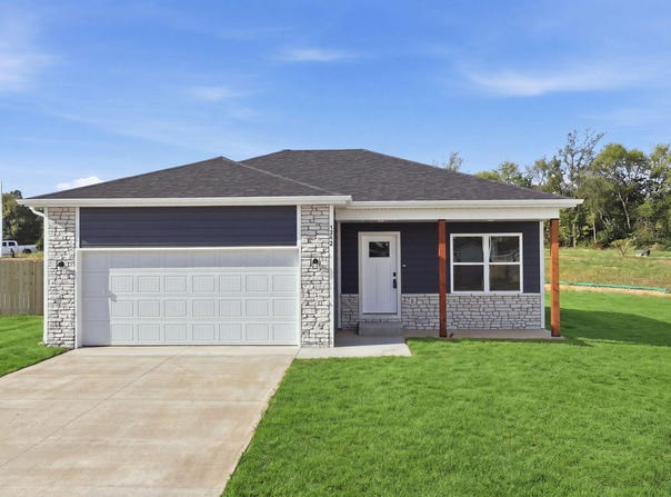 5250 W Crestmere Drive, Springfield, MO 65802