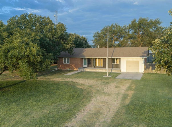 4317 N Nickerson Rd, Nickerson, KS 67561