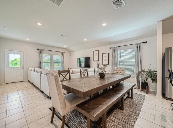 717 Taggart Trl, Jarrell, TX 76537