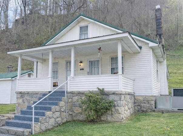 41765 E State Hwy 194, Phelps, KY 41553