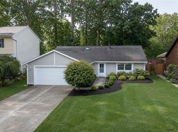38158 Strumbly Place, Willoughby, OH 44094