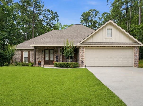 65 Stonegate Dr, Hattiesburg, MS 39402