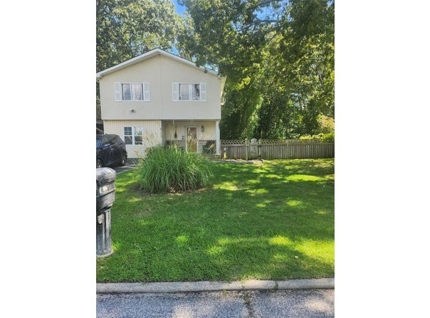 113 Montgomery Avenue, Mastic, NY 11950