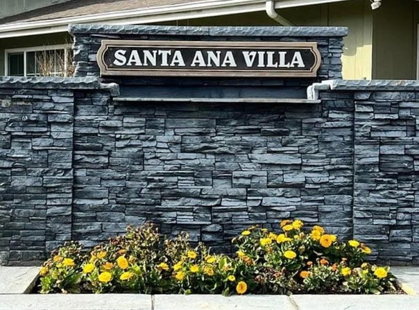 495 W Santa Ana, Clovis, CA 93612