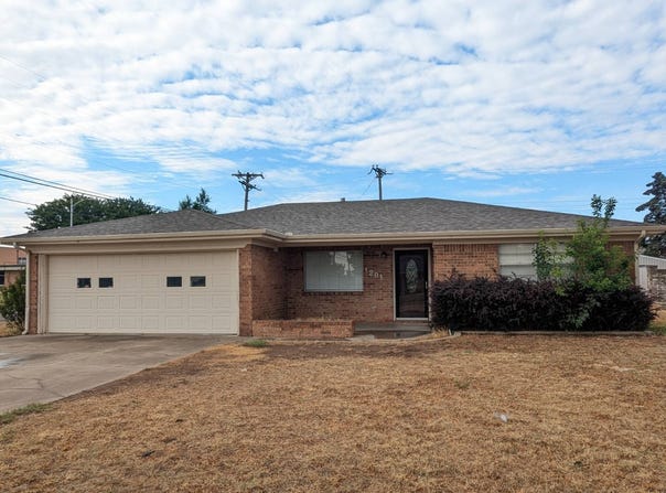 1201 W 9th Place, Friona, TX 79035