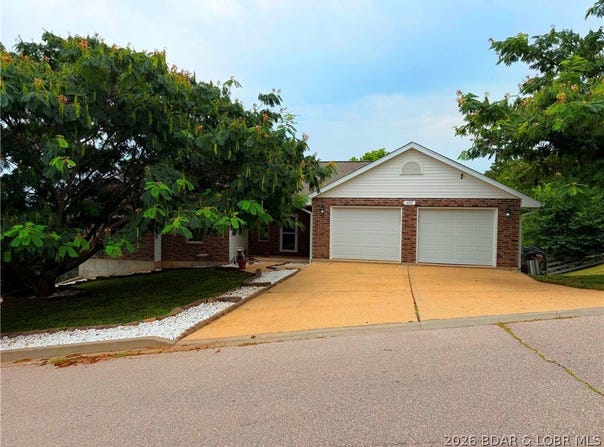 157 Sawmill Road, St Robert, MO 65584
