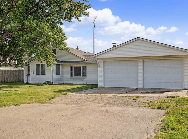 8505 IL Route 84 S, HANOVER, IL 61041