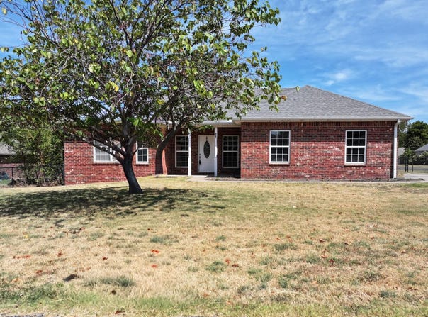 409 E 7th Street, Grove, OK 74344