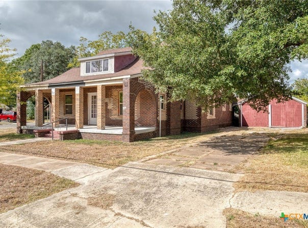 116 S Cypress Avenue, Luling, TX 78648