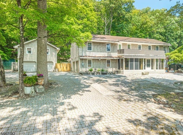 90 Emmans Rd, Roxbury Twp., NJ 07852-9617