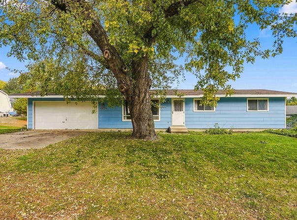 1024 Triangle Drive, Shell Rock, IA 50670