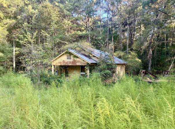 2952 Highway 18, LOUIN, MS 39338