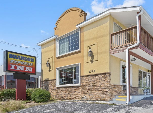 1325 W 76 Country Boulevard, Branson, MO 65616