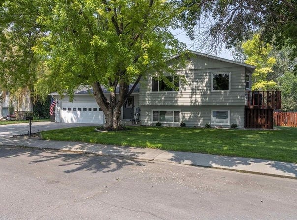 471 Sunlight Dr, Powell, WY 82435