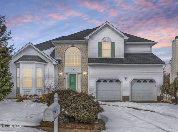 18 Lysbeth Lane, Matawan, NJ 07747