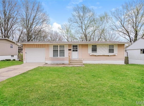 9411 Farley, Kansas City, MO 64138