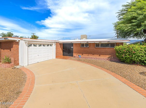 7425 E 20th Street, Tucson, AZ 85710