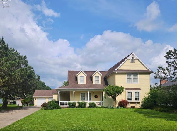 210 S Gordon Drive, Oak Harbor, OH 43449