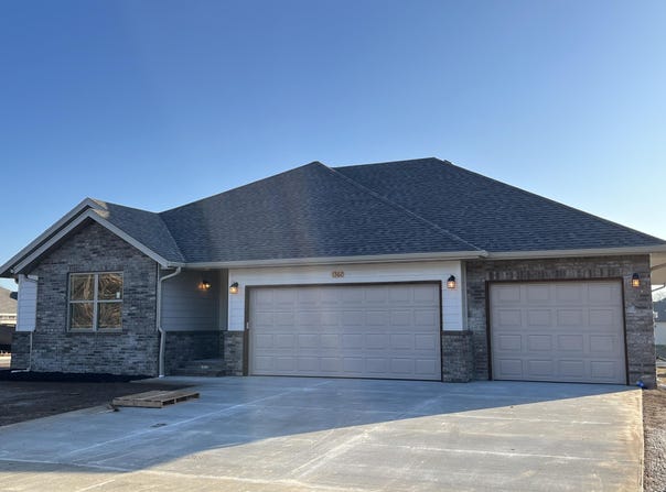 1362 S Mahn Avenue, Springfield, MO 65802