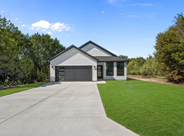 932 Bosque River Drive, Granbury, TX 76048