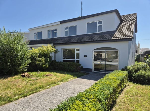 Dooneen, 4 Parkview Drive, Tuam, H54KN24
