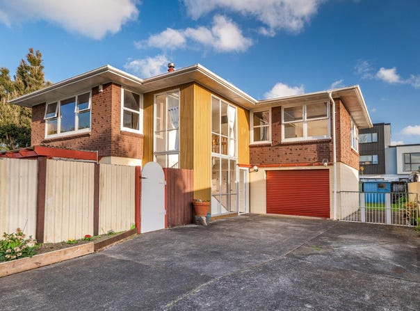 42 Te Kanawa Crescent, Henderson, Waitakere City