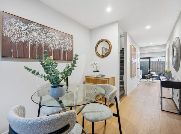 5/114 Don Buck Road, Massey, Waitakere City