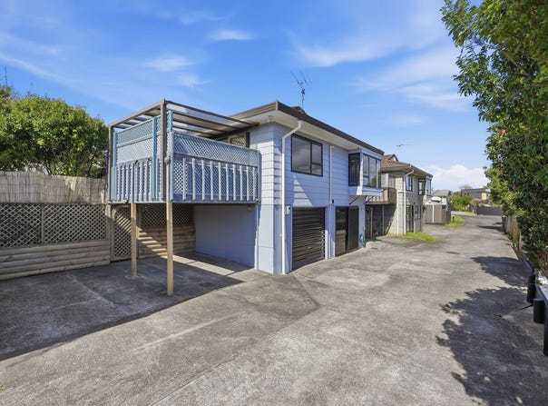 2/25 Abercrombie Street, Howick, Manukau City