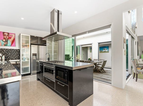10 Patiki Place, Omaha, Rodney