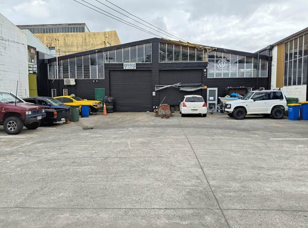 Henderson, Waitakere City