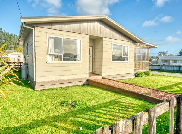 904 State Highway 7, Dobson, Grey
