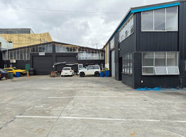 Henderson, Waitakere City