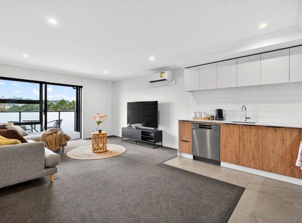 28 Shortfin Place, Flat Bush, Manukau City