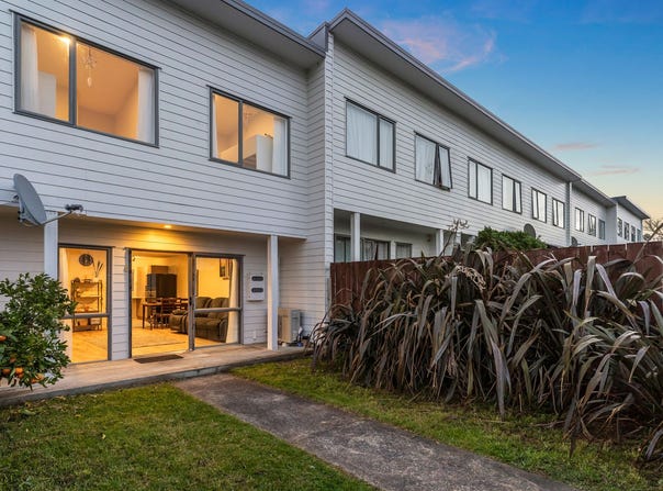 8/3 Hulme Place, Henderson, Waitakere City