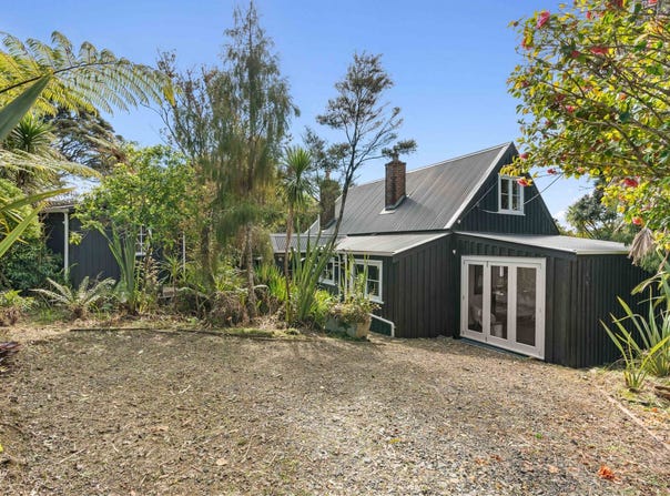 83 Anawhata Road, Piha, Waitakere City
