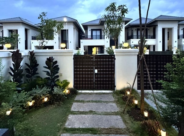 Sambuor Meas, Mukh Kampul, Kandal