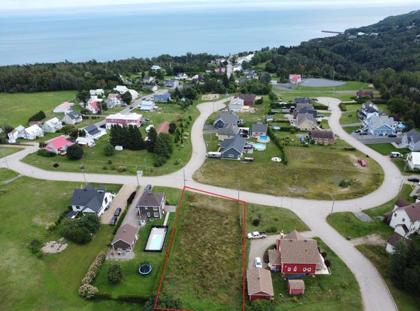 111 Rue de la Rivière, Saint-Irénée, Quebec G0T1V0