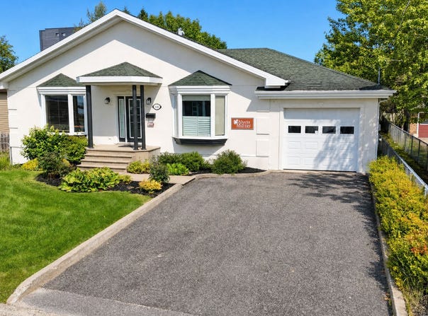 648 Av. Arnaud, Sept-Îles, Quebec G4R3B9